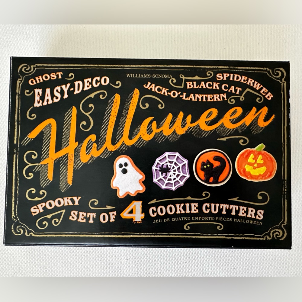 New Williams Sonoma Set of 4 Cookie Cutters in Original Box, Never Used